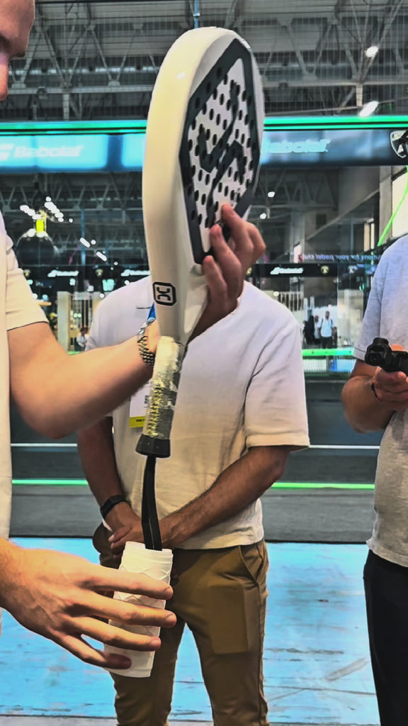 Helix Pro Invicta undergrip de pádel en uso
